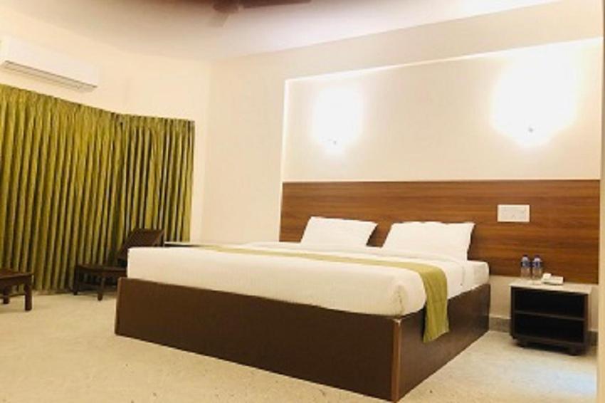 Sreeparthi Hotel بوتابارتي المظهر الخارجي الصورة