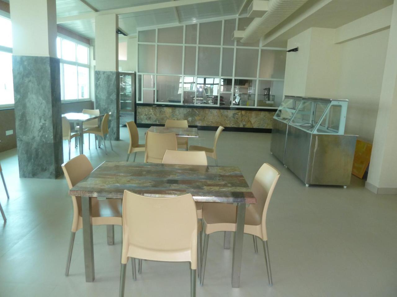 Sreeparthi Hotel بوتابارتي المظهر الخارجي الصورة