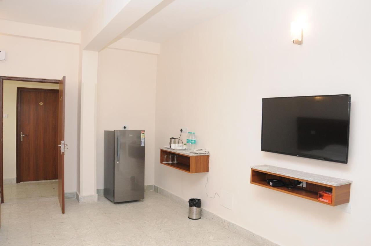 Sreeparthi Hotel بوتابارتي المظهر الخارجي الصورة