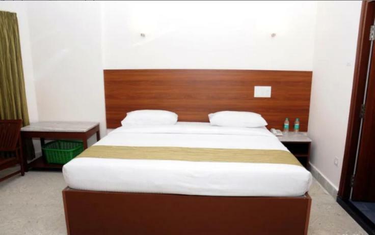 Sreeparthi Hotel بوتابارتي المظهر الخارجي الصورة